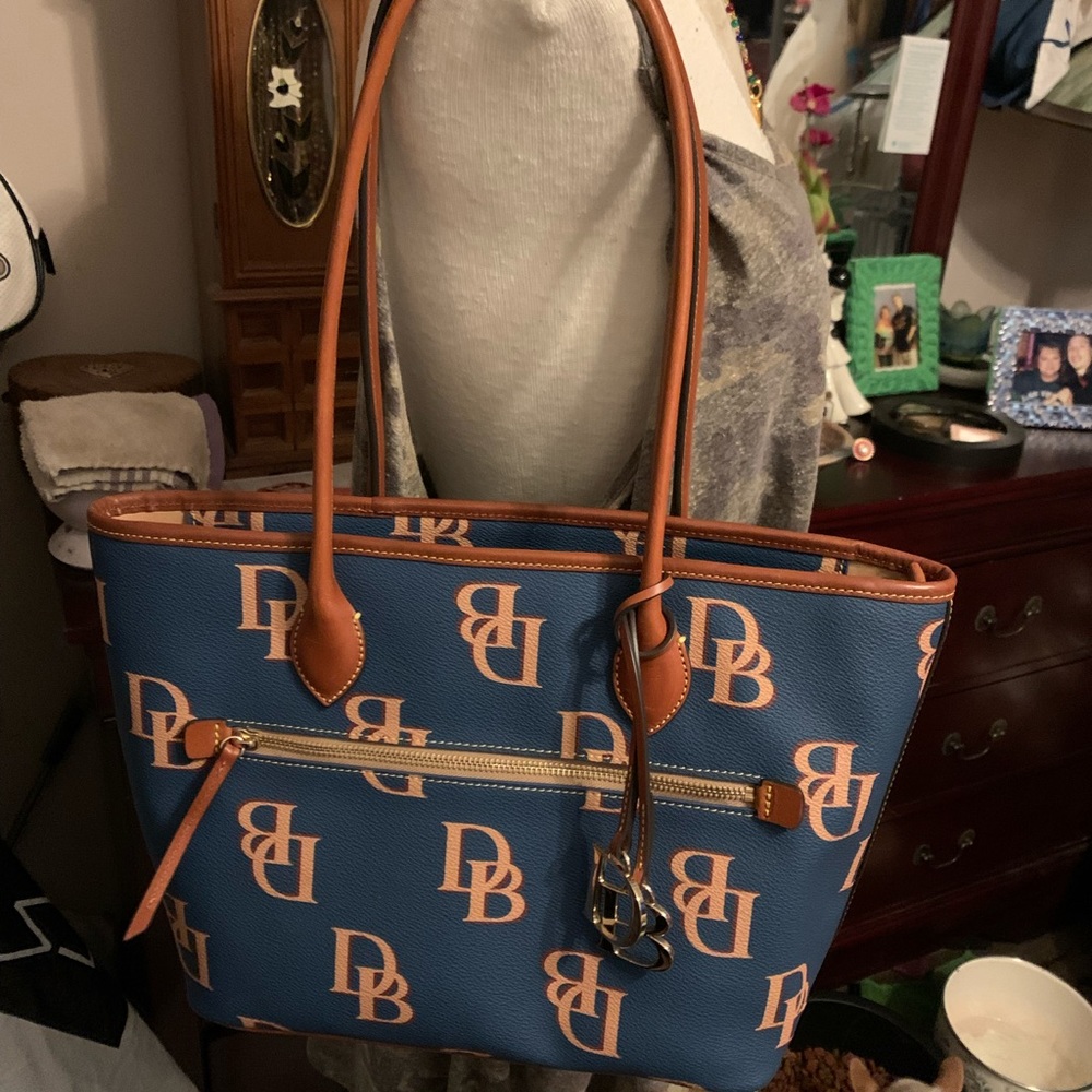 Dooney & Bourke tote